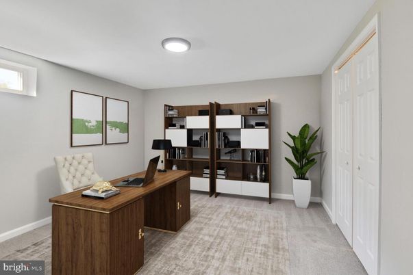 Home Office, Interior