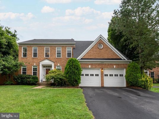 Attached, Exterior, Facade, Brick Facade, Georgian