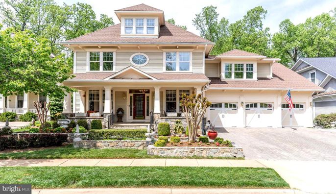 Attached, Exterior, Facade, American Foursquare