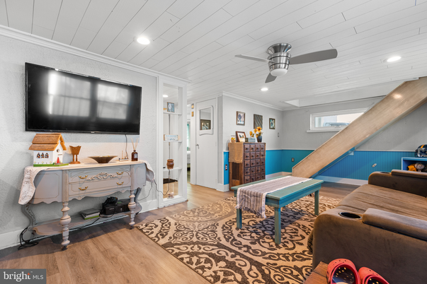 Interior, Recessed Lighting, Wood Texture Flooring