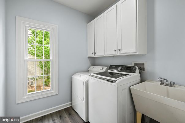 Interior, Washer, Wood Texture Flooring