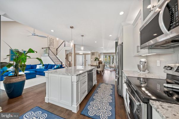 Dining room, Interior, Kitchen, Living room, Pendant Lights, Recessed Lighting, Stainless Steel Appliances, Wood Texture Flooring