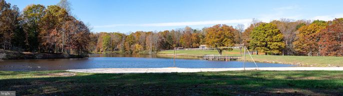 Exterior, Lake