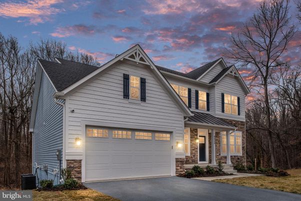 Attached, Exterior, Facade, Farmhouse