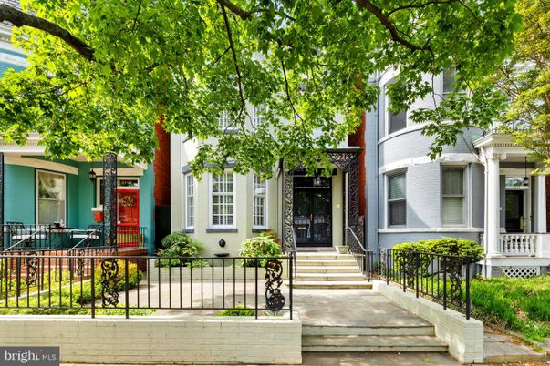 Exterior, Facade, Brownstone