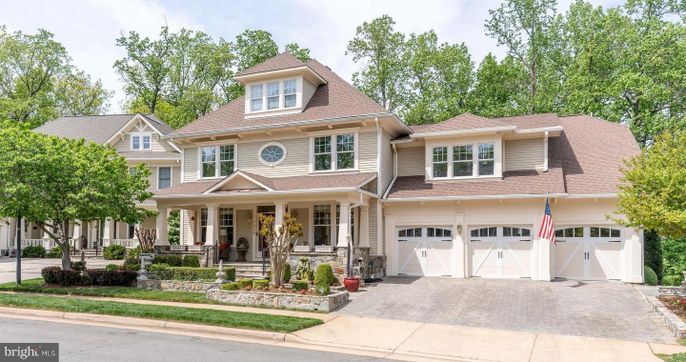 Attached, Exterior, Facade, Queen Anne Victorian