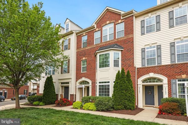 Exterior, Facade, Brick Facade, Rowhouse