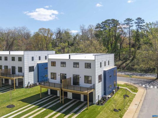 Backyard, Exterior, Facade, Modern