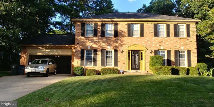 Attached, Exterior, Facade, Brick Facade, Georgian