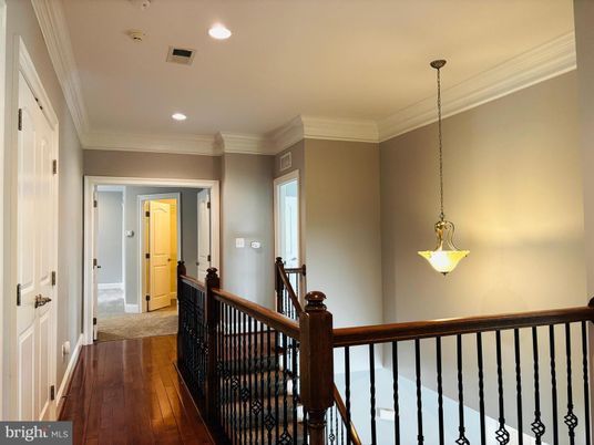 Interior, Pendant Lights, Recessed Lighting, Wood Texture Flooring
