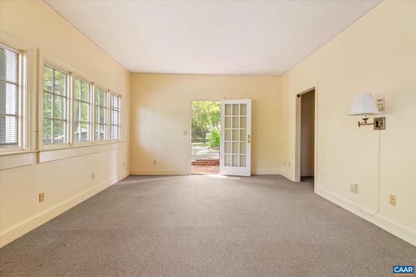 Empty room, Interior