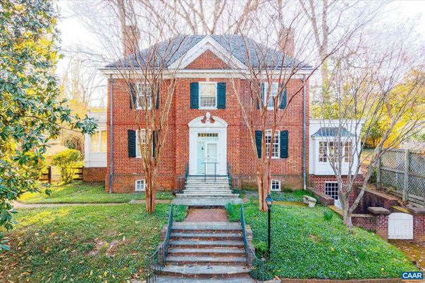 Exterior, Facade, Brick Facade, Georgian