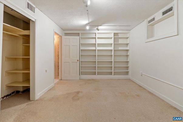Empty room, Interior, Walk-in Closets