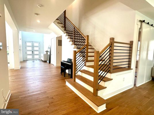 Interior, Piano, Recessed Lighting, Wood Texture Flooring