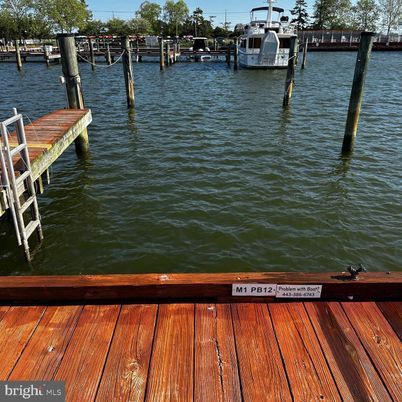 Exterior, Lake
