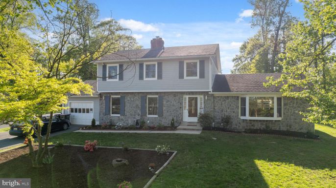 Attached, Exterior, Facade, American Foursquare