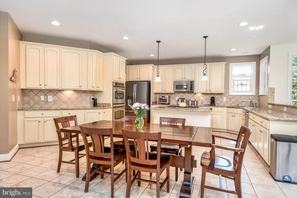 Dining room, Interior, Kitchen, Pendant Lights, Recessed Lighting, Stainless Steel Appliances
