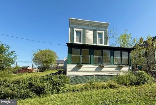 Backyard, Exterior, Facade, American Foursquare