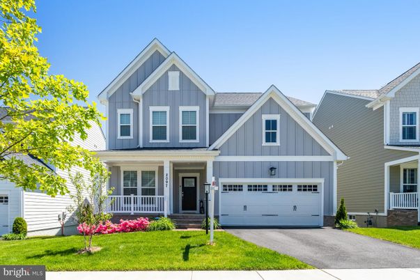Attached, Exterior, Facade, Farmhouse
