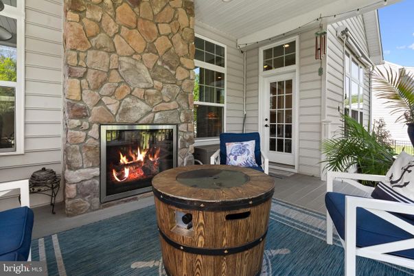 Exterior, Fireplace, Hot Tub