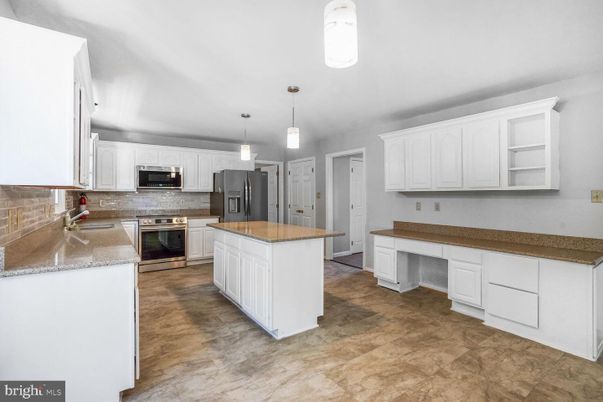 Interior, Kitchen, Pendant Lights, Stainless Steel Appliances