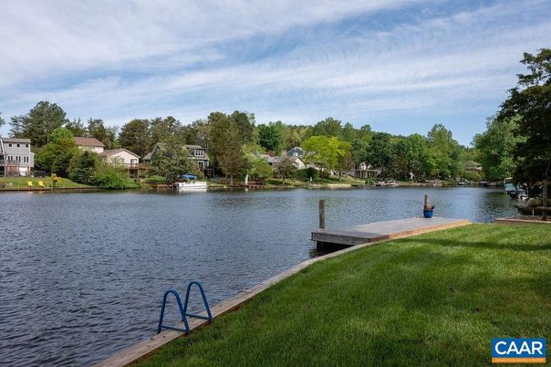 Exterior, Lake
