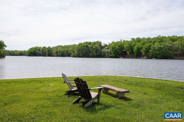 Exterior, Lake