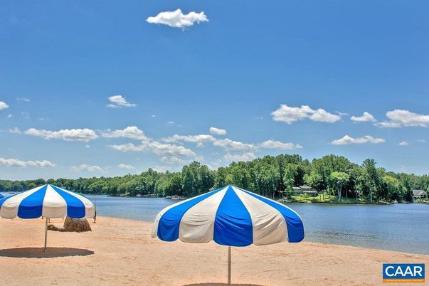 Exterior, Lake