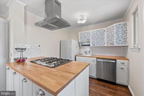 Interior, Kitchen, Stainless Steel Appliances, Wood Texture Flooring