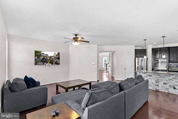 Interior, Kitchen, Living room, Pendant Lights, Stainless Steel Appliances, Wood Texture Flooring