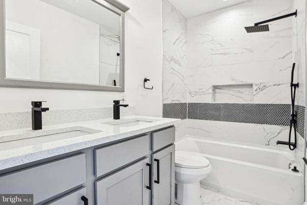 Bathroom, Interior, Marble, Marble Walls, Recessed Lighting