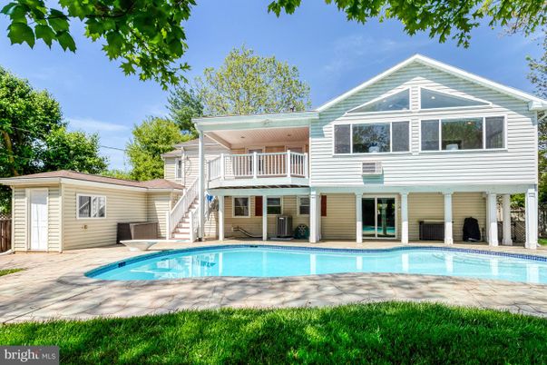 Exterior, Pool