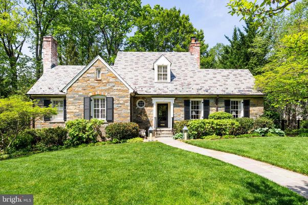 Exterior, Facade, Brick Facade, Cape Cod