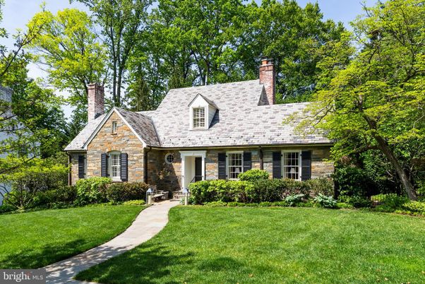 Exterior, Facade, Brick Facade, Cape Cod