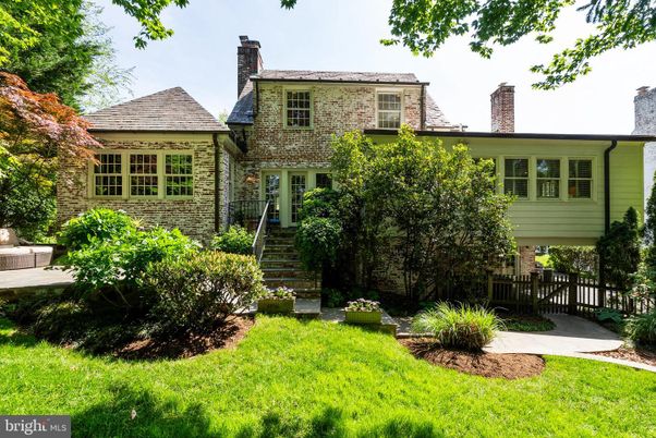 Exterior, Facade, Brick Facade, Split Level