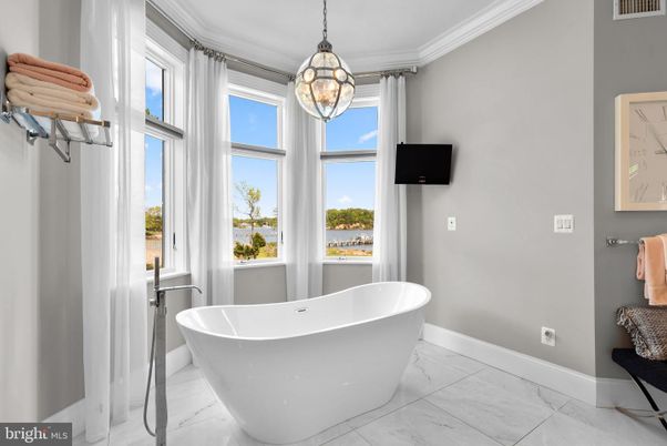 Bathroom, Free Standing Baths, Interior, Marble, Pendant Lights, Water