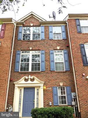 Exterior, Facade, Brick Facade, Rowhouse