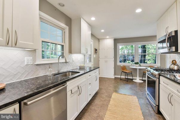 Dining room, Interior, Kitchen, Recessed Lighting, Stainless Steel Appliances