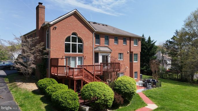 Exterior, Facade, Brick Facade, Rowhouse