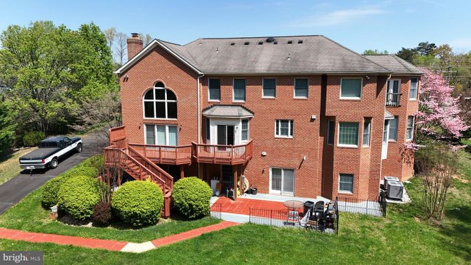 Exterior, Facade, Brick Facade, Georgian