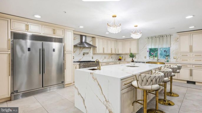 Chandelier, Interior, Kitchen, Recessed Lighting, Stainless Steel Appliances