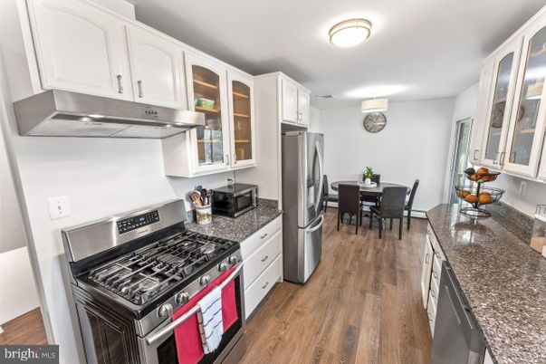 Dining room, Interior, Kitchen, Stainless Steel Appliances, Wood Texture Flooring