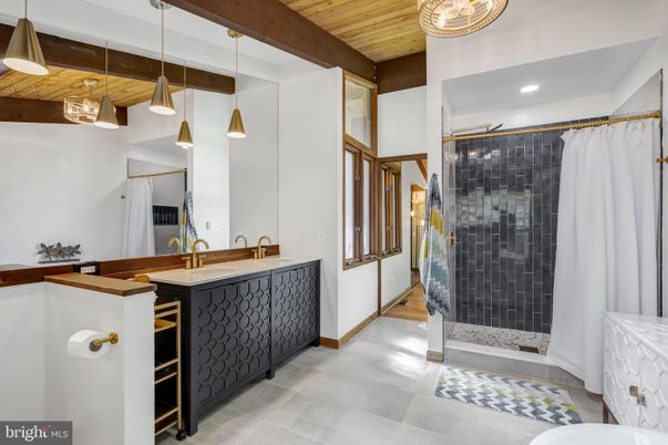 Bathroom, Interior, Pendant Lights, Recessed Lighting, Wooden Beams, Wooden Ceilings