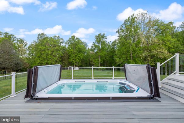 Exterior, Hot Tub