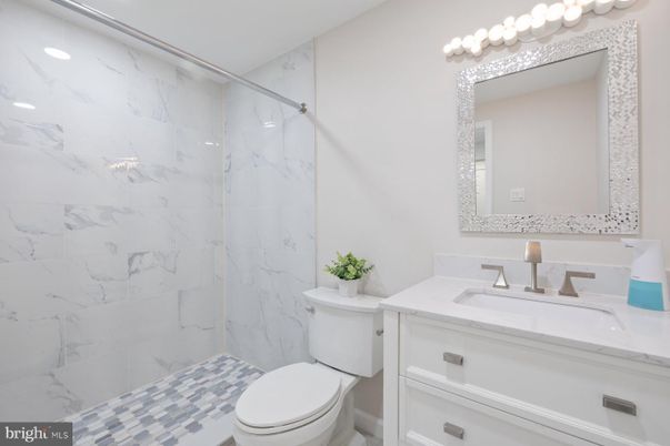 Bathroom, Interior, Marble Walls, Recessed Lighting