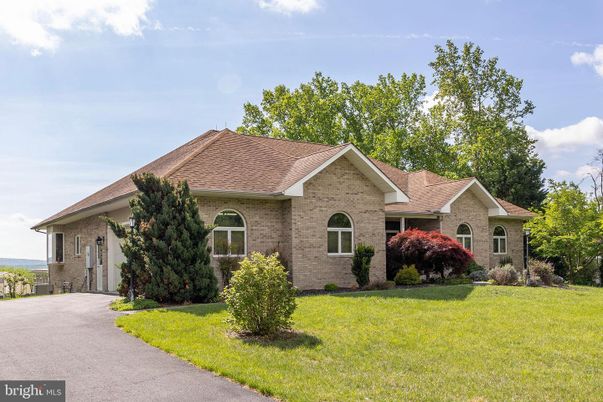 Backyard, Exterior, Facade, Brick Facade, Brick Traditional