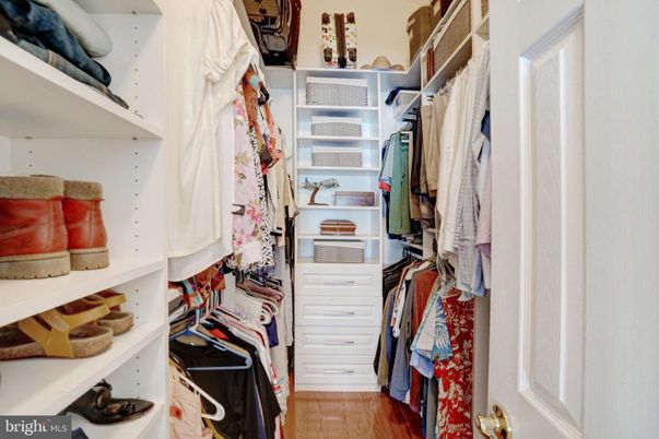 Interior, Walk-in Closets, Wood Texture Flooring