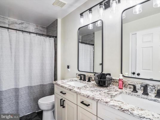 Bathroom, Dual Sink Vanities, Interior