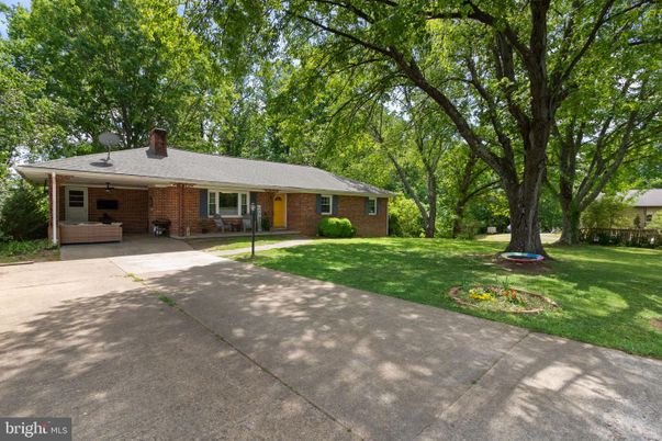 Backyard, Exterior, Facade, Brick Facade, Ranch