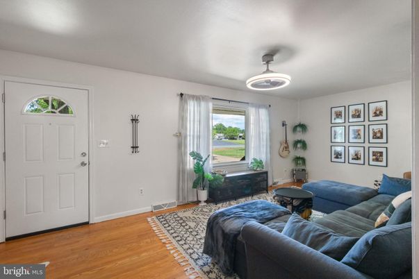 Interior, Living room, Pendant Lights, Wood Texture Flooring